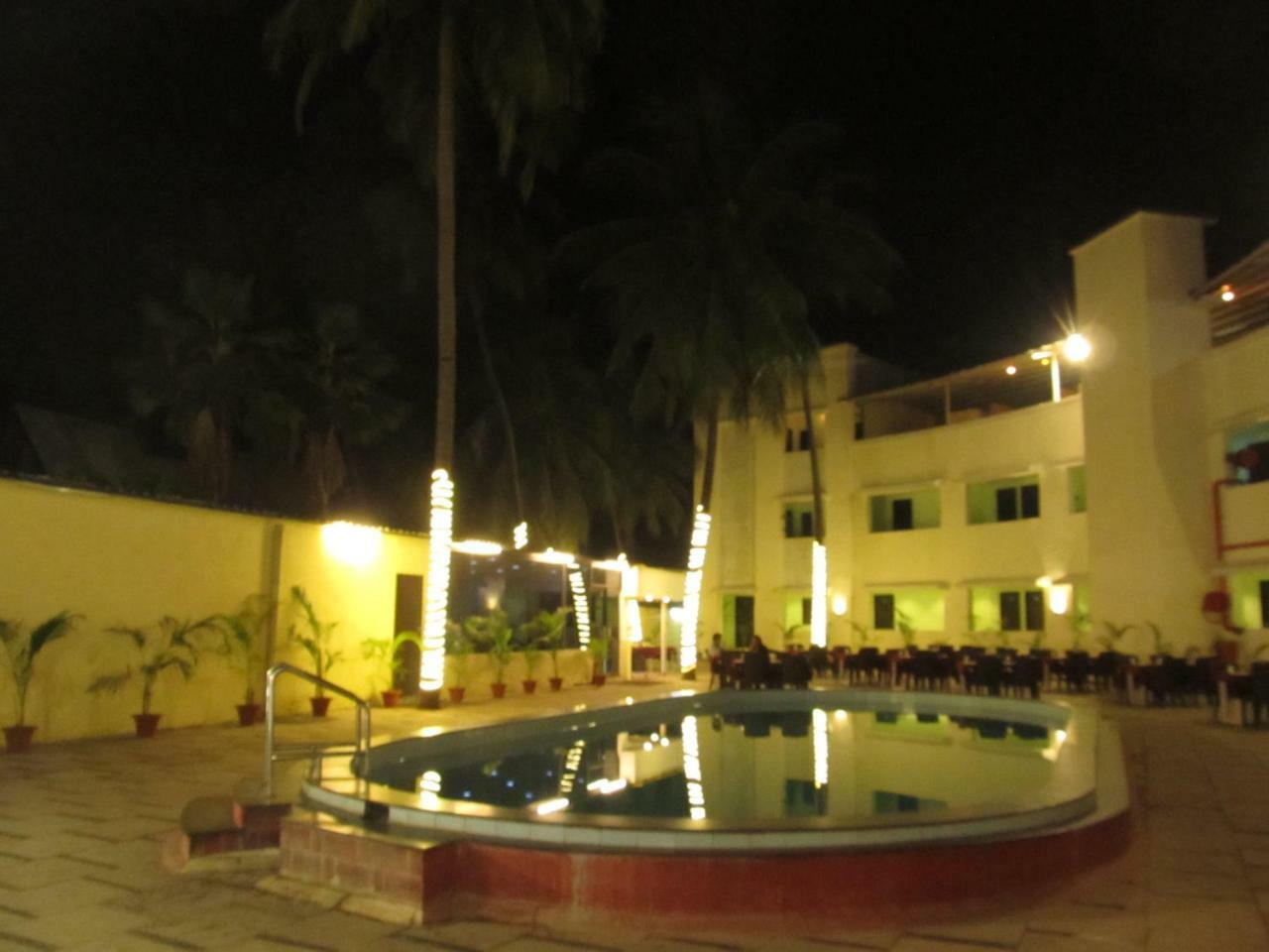Hotel Sea Rock Villa Daman Ngoại thất bức ảnh